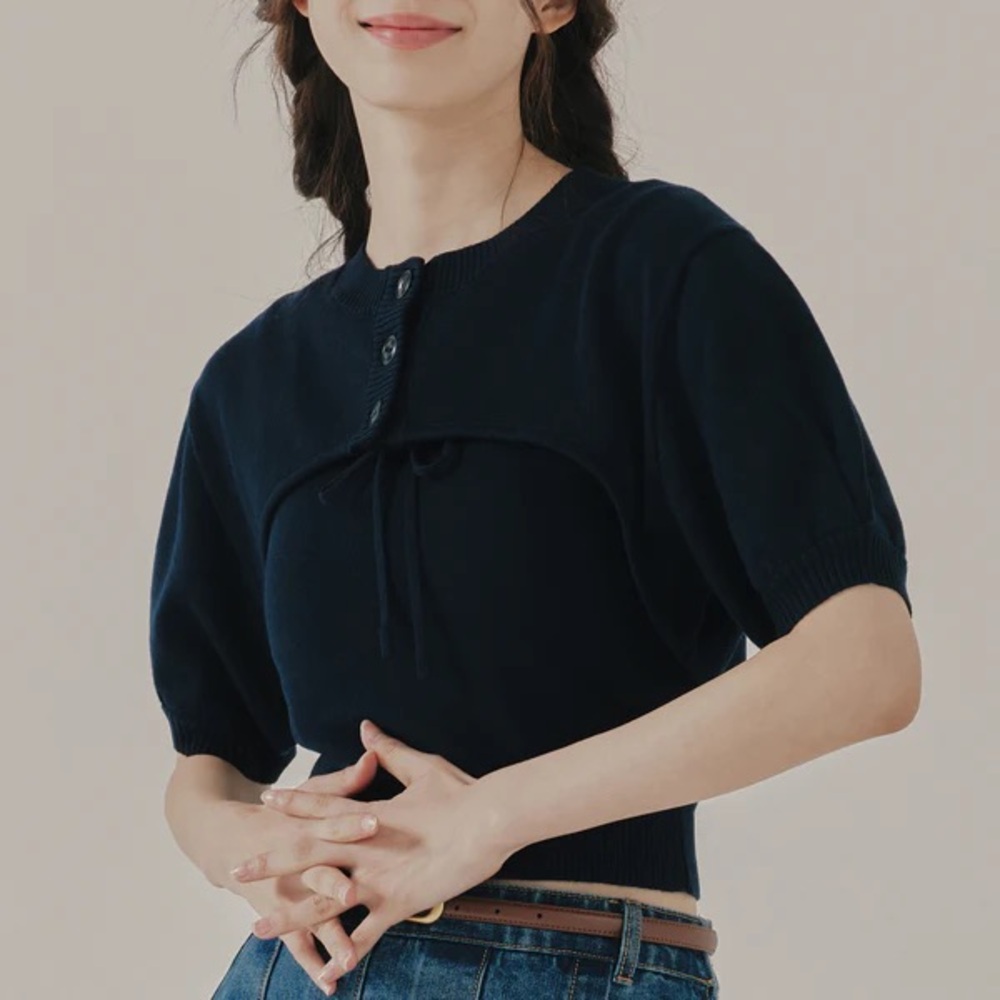 Korean brand ROMANTIC CROWN
BALLOON BOLERO SET
Color navy